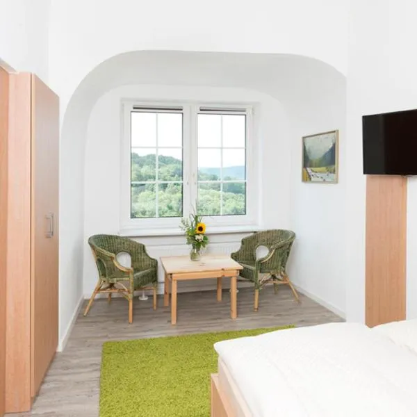 Hotel Garni BURG WALDENSTEIN，位于Rudersberg的酒店