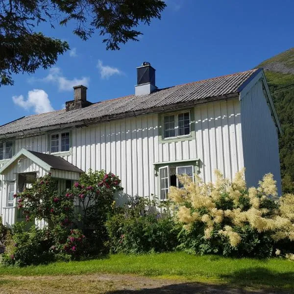 Gammelstua på Storsæter Gård，位于Nordskot的酒店