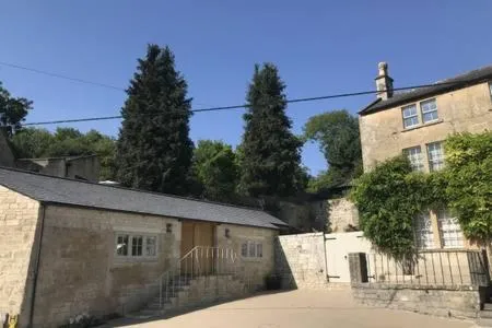BARLEY - cosy stylish apartment - easy access to Bath and many nearby attractions，位于博克斯的酒店