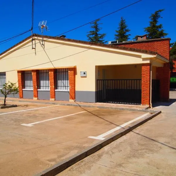 Apartamento Rural "LAS ESCUELAS"，位于La Pueblanueva的酒店