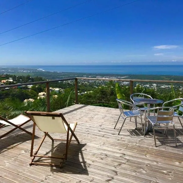 Lounge des hauts 3 maisons à L'étang-Salé sans vis à vis avec vue panoramique Océan et Montagne，位于厄唐萨雷的酒店