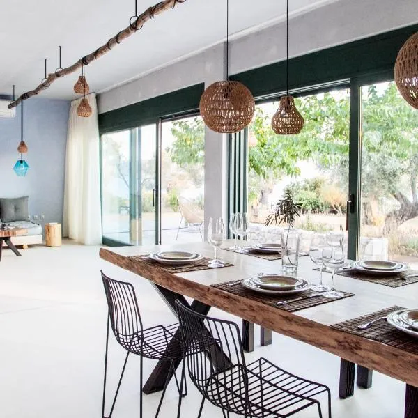 Beach front Villa Melani，位于米蒂利尼的酒店