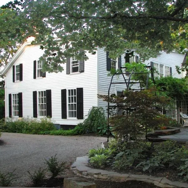 Niagara Mansion Carriage Suite,位于刘易斯顿的酒店