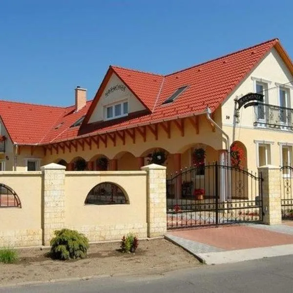 Harmónia Panzió，位于Sárazsadány的酒店