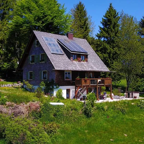 Ferienhaus "Am Wäldle"，位于蒂蒂湖-新城的酒店