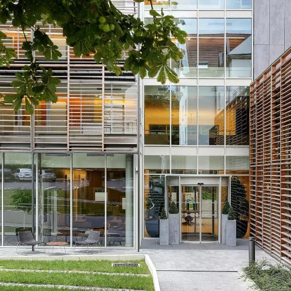 巴黎默东埃米塔泽贝斯特韦斯特高级酒店，位于默东的酒店