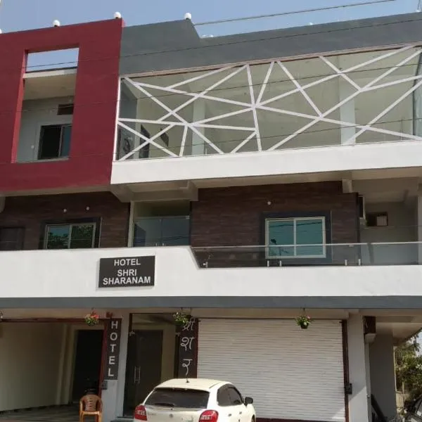 Hotel Shri Sharanam，位于Dhāmnod的酒店