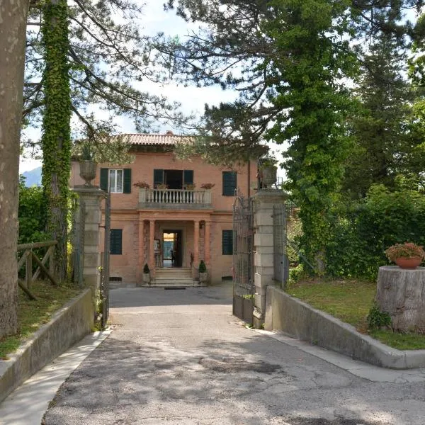 Villa delle Rose - Hotel Paradiso，位于Amandola的酒店