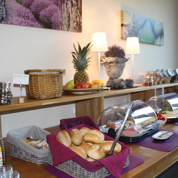 塞尔比芬妮司克劳酒店，位于吕嫩的酒店