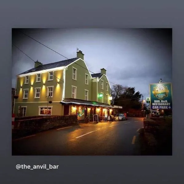 安维尔酒吧食宿酒店，位于Milltown的酒店