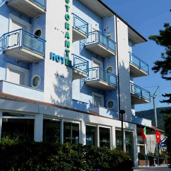 Hotel Azzurro，位于Sassa的酒店