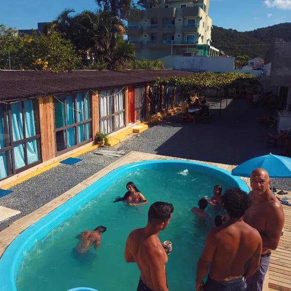 Hostel Bombinhas，位于贝卢港的酒店