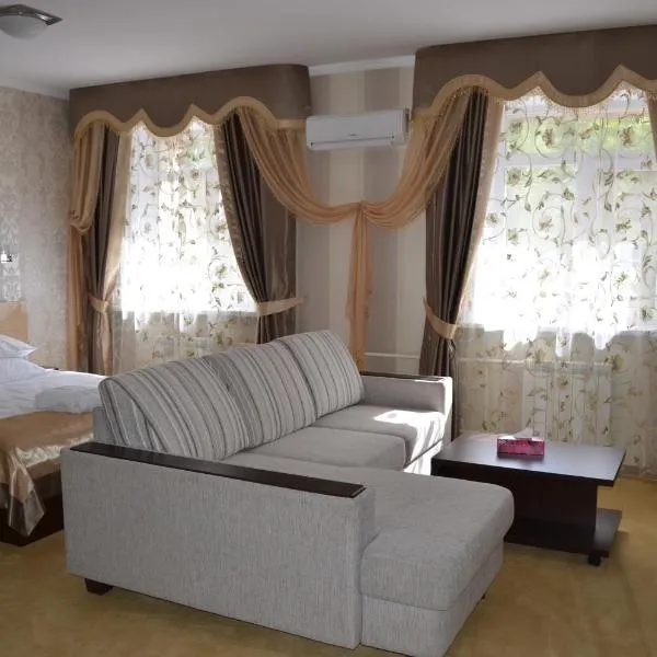 梅来克酒店，位于乌斯季卡缅诺戈尔斯克的酒店