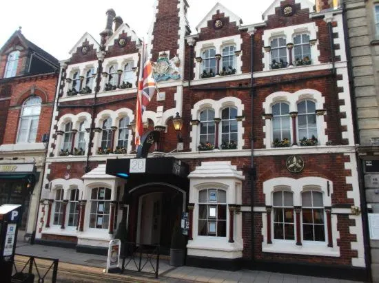 The Kings Arms，位于史云顿的酒店