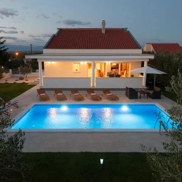 Villa Karla Debeljak - Zadar，位于Žarović的酒店