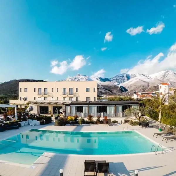 科拉公园度假酒店，位于Spigno Saturnia的酒店