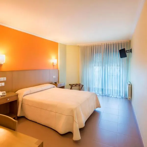 Hotel O Cruceiro，位于卡尔达斯·德·雷斯的酒店