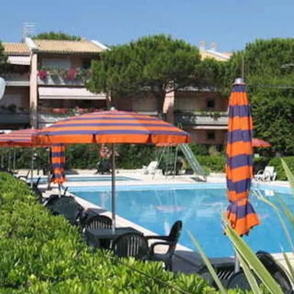 M79 - Marcelli, trilocale fronte mare in residence con piscina，位于马瑟利的酒店