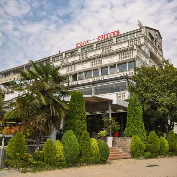 超级8号酒店，位于斯科普里的酒店