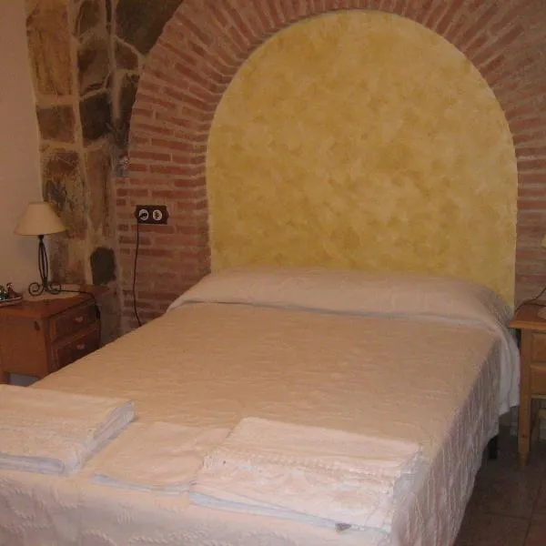 Hostal Sara，位于Villahermosa del Campo的酒店