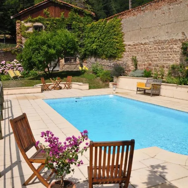 宅第花园住宿加早餐旅馆，位于Saint-Clement-sur-Valsonne的酒店