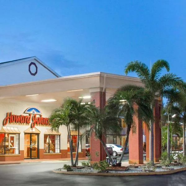 迈尔斯堡豪生国际酒店，位于Fort Myers Villas的酒店