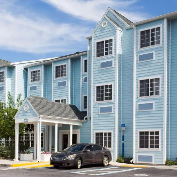 Microtel Inn & Suites by Wyndham Port Charlotte Punta Gorda，位于Murdock的酒店