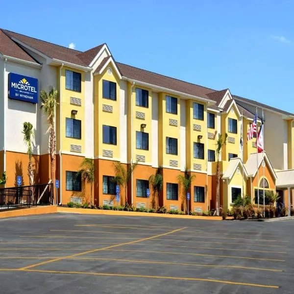 Microtel Inn & Suites by Wyndham New Braunfels I-35，位于Schumannsville的酒店