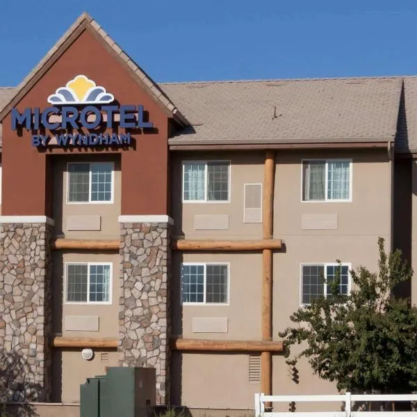 惠勒岭温德姆麦克罗特客栈&套房酒店，位于Pine Mountain Club的酒店
