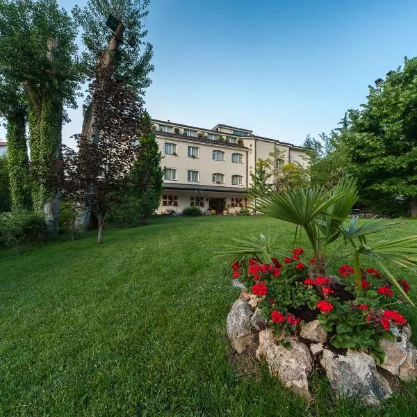 艾尔伯格拉普里穆拉酒店，位于Vaglio di Basilicata的酒店