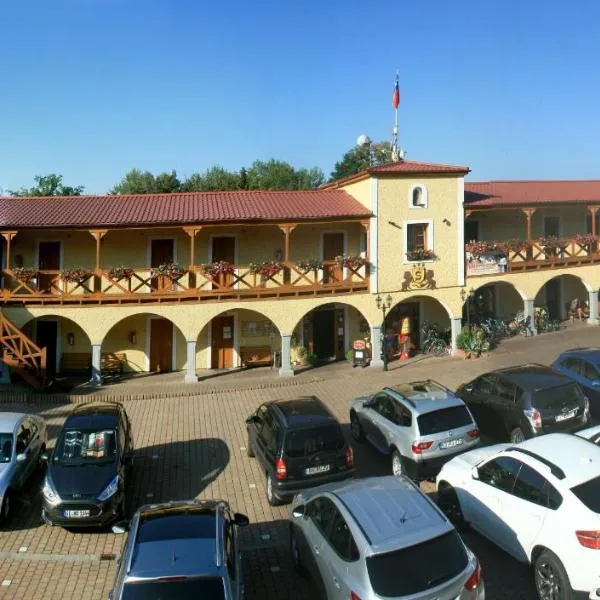 斯坦恩度假酒店，位于Dolní Lomany的酒店
