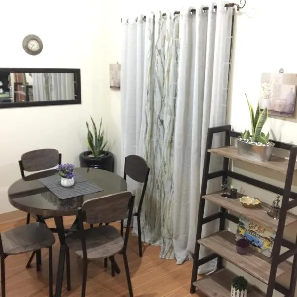 ESTILO APARTMENT 2-storey，位于Clarin的酒店