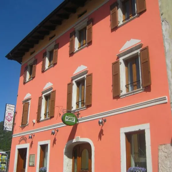 瑞斯特雷特达纳尼旅馆，位于Serravalle allʼAdige的酒店