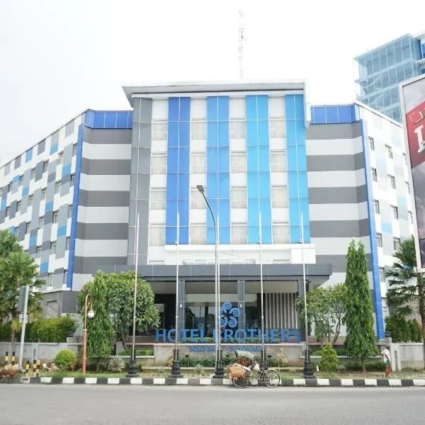 Hotel Brothers Biru Solo Baru，位于Sukoharjo的酒店