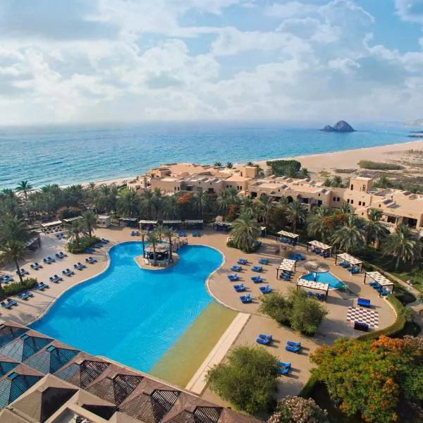Miramar Al Aqah Beach Resort，位于艾阿卡的酒店