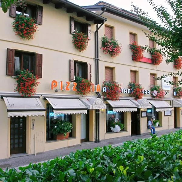 Hotel Ristorante Cigno，位于帕拉佐罗德罗斯泰尔的酒店
