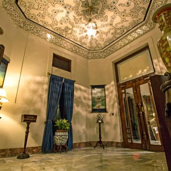 费萨拉巴德塞雷纳酒店，位于Farīqābād的酒店