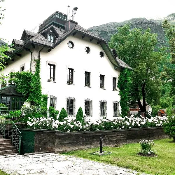 Boutique Hotel Dobra Vila Bovec，位于Žaga的酒店