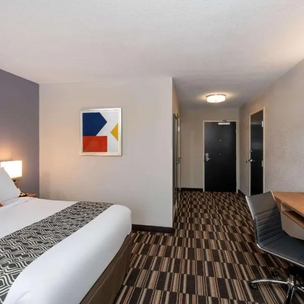 Microtel Inn & Suites by Wyndham Carlisle，位于Liebys Trailer Park的酒店