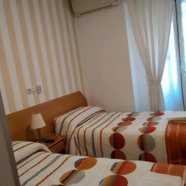 Pension Dominguez，位于马德里的酒店