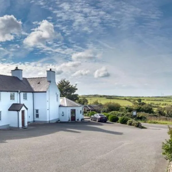 拉斯特拉农场酒店，位于Llandyfrydog的酒店