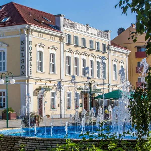 尼尔森酒店，位于Nádudvar的酒店