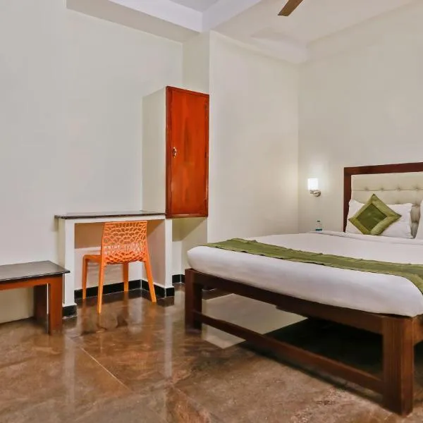 Itsy By Treebo - Prakasam Residency With Roadside View，位于蓬蒂切里的酒店