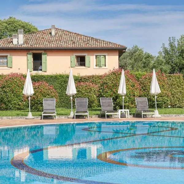 活力帕拉迪索高尔夫酒店，位于Castelnuovo di Verona的酒店