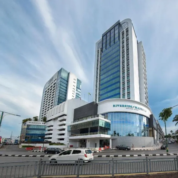 Astana Wing - Riverside Majestic Hotel，位于Kampong Tabuan的酒店