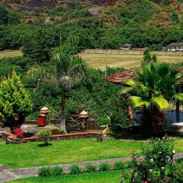 Hotel Pie de la Sierra，位于乌鲁阿潘的酒店