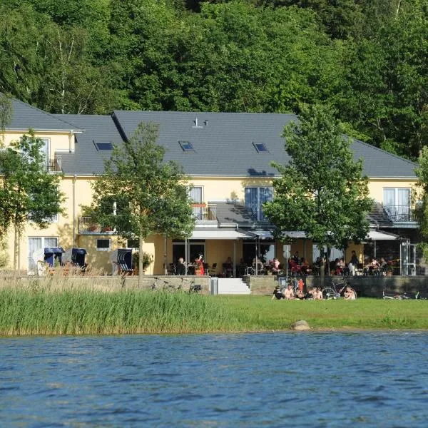 因塞尔湖湖畔酒店，位于Bützow的酒店