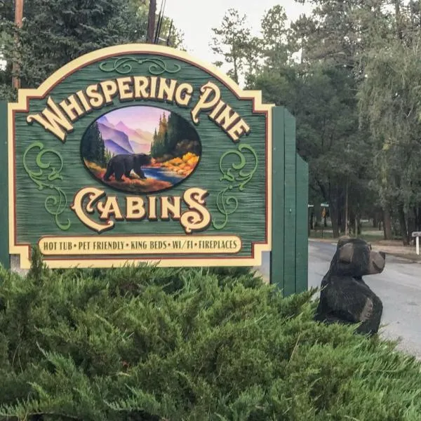 Whispering Pine Cabins，位于鲁伊多索的酒店