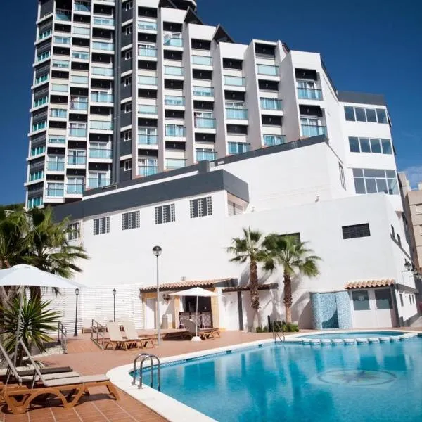 红鸡家庭酒店，位于Playa de San Juan的酒店