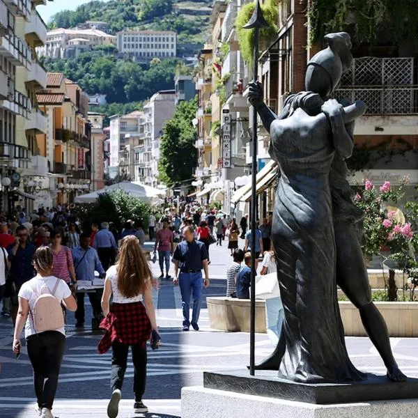 Le Sculture B&B，位于科森扎的酒店